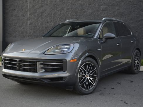 Certified 2025 Porsche Cayenne E-Hybrid image 38