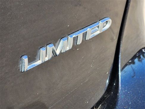 Used 2020 Chrysler Pacifica Limited image 10