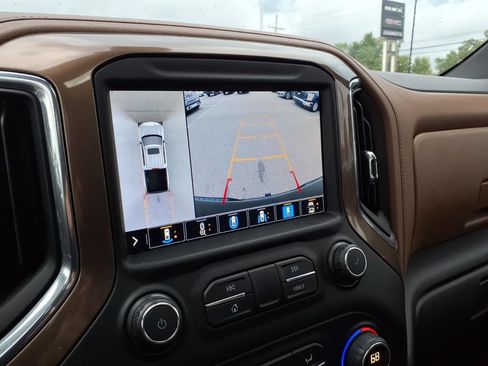 Used 2021 Chevrolet Silverado 1500 High Country w/ Technology Package AWD/4WD image 19