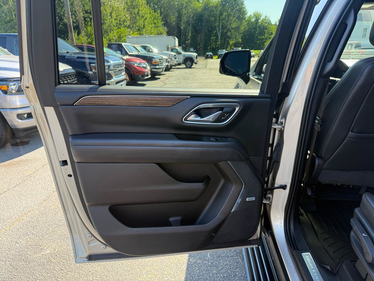 Used 2021 Chevrolet Suburban High Country AWD/4WD image 33