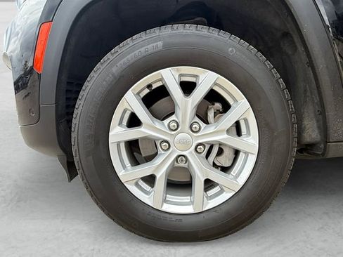 Used 2023 Jeep Grand Cherokee Limited w/ Luxury Tech Group II image 23