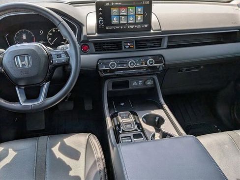 Used 2025 Honda Pilot Touring image 18