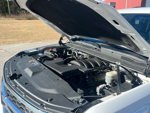 Used 2018 Chevrolet Suburban LT image 12