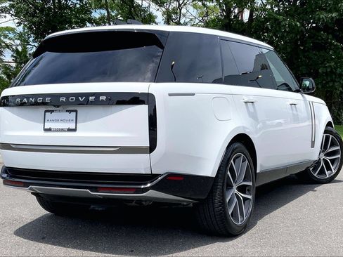 Used 2025 Land Rover Range Rover Long Wheelbase SE AWD/4WD image 12