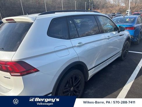 Used 2022 Volkswagen Tiguan SE R-Line image 5