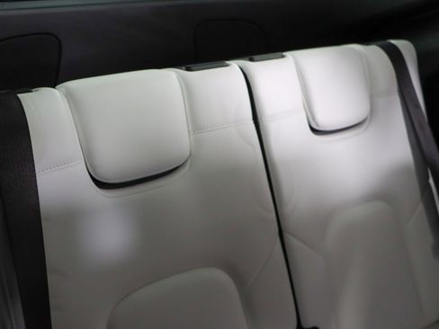 Used 2025 Tesla Model Y Long Range image 27