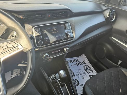 Used 2020 Nissan Kicks SV image 23
