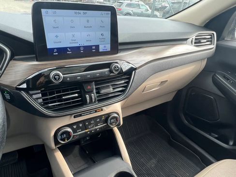 Used 2020 Ford Escape Titanium w/ Titanium Premium Package 2.0 image 17