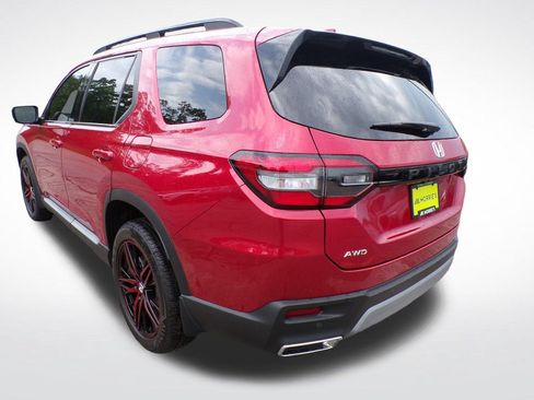 Used 2025 Honda Pilot Elite image 4