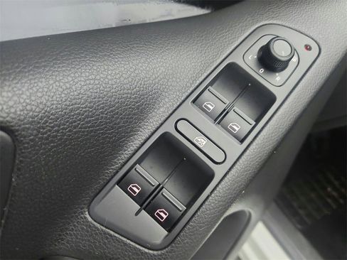 Used 2017 Volkswagen Tiguan Limited w/ Premium Package image 17