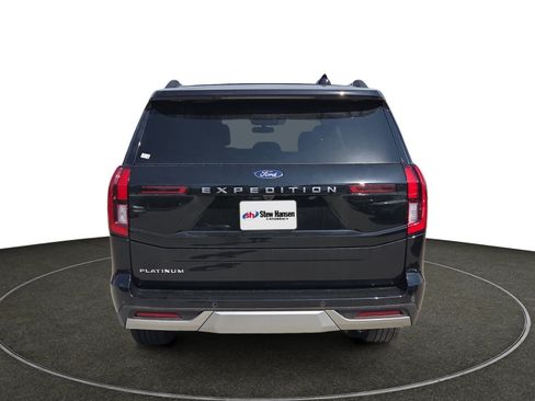 Used 2025 Ford Expedition Platinum w/ Driver's Package AWD/4WD image 5