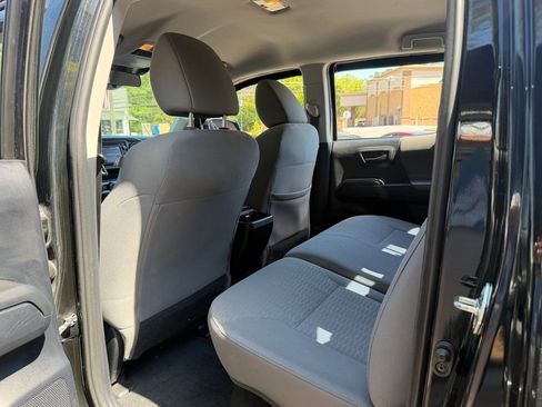 Used 2018 Toyota Tacoma SR image 28