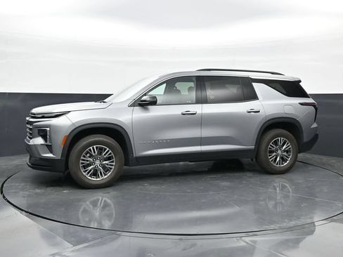 Used 2024 Chevrolet Traverse LT FWD image 6