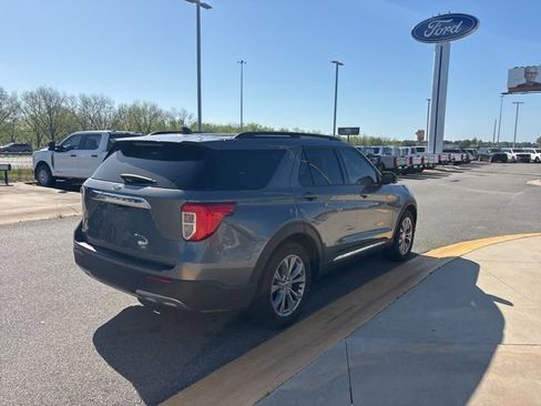 Used 2022 Ford Explorer XLT w/ Equipment Group 202A image 5