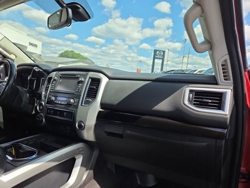 Used 2018 Nissan Titan SV w/ SV Convenience Package image 13