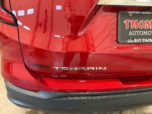 Used 2024 GMC Terrain SLE w/ Driver Convenience Package image 10