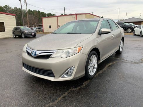 Used 2013 Toyota Camry LE image 6