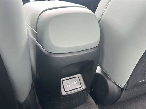 Certified 2025 Hyundai Elantra Limited FWD image 18