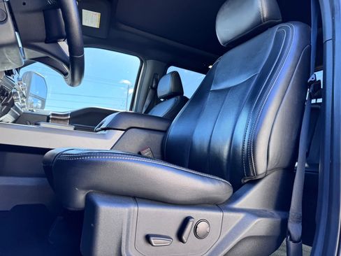 Used 2022 Ford F250 Lariat w/ Black Appearance Package image 22