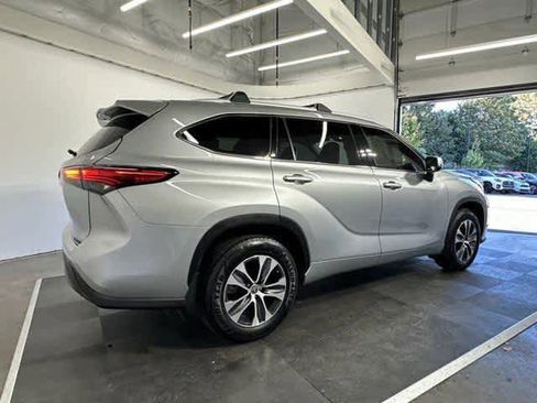 Used 2022 Toyota Highlander XLE image 5