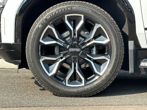 New 2025 GMC Sierra EV Denali AWD/4WD image 24