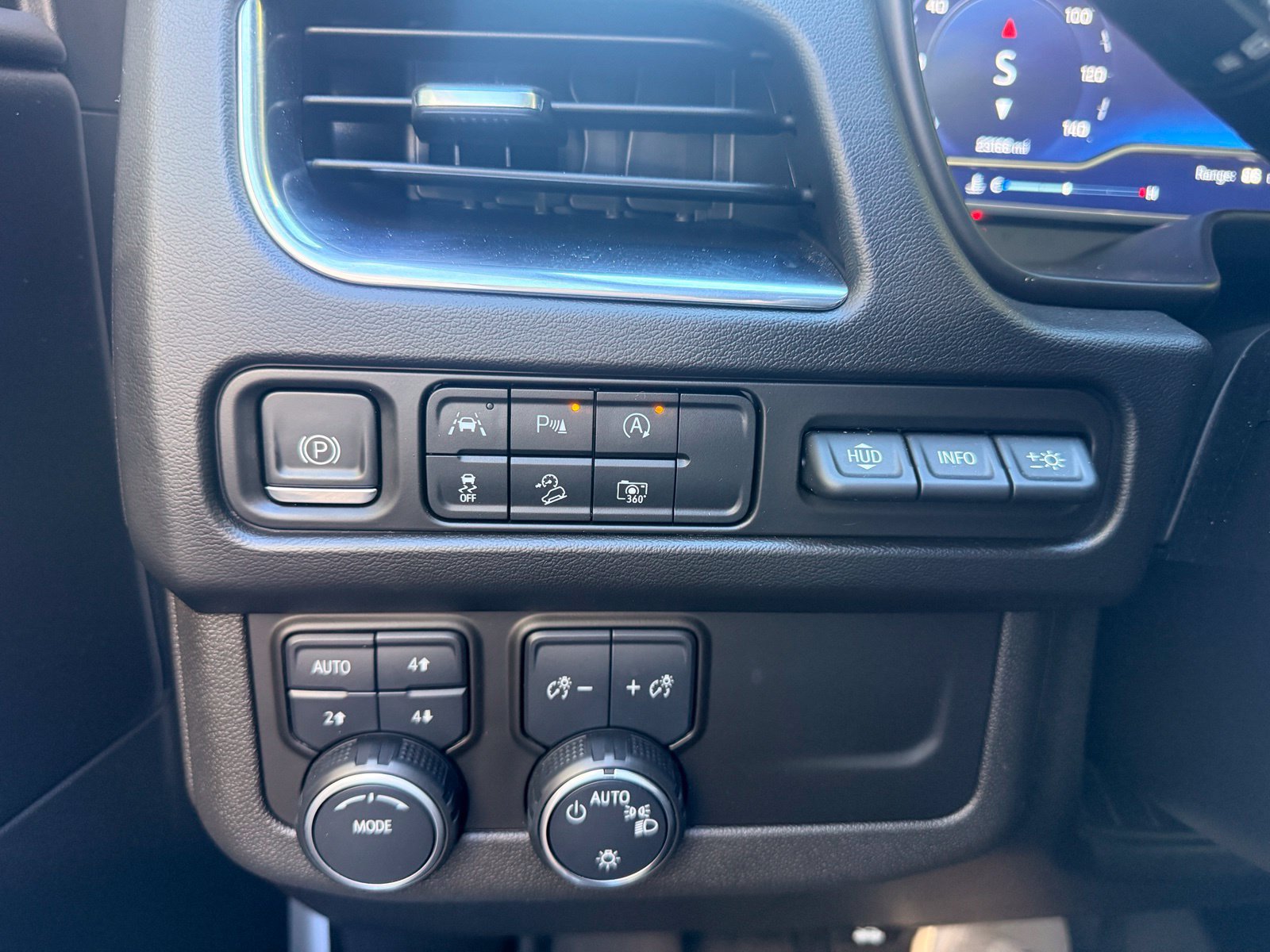 Used 2023 Chevrolet Tahoe High Country AWD/4WD image 23