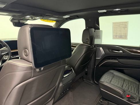 Used 2024 Cadillac Escalade Sport Platinum w/ LPO, ONYX Package AWD/4WD image 8