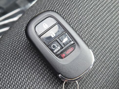Used 2025 Honda Pilot Sport image 32
