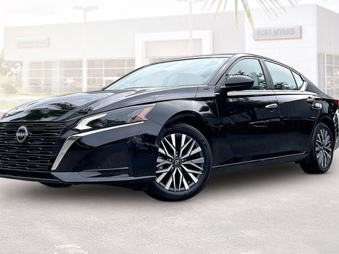 Used 2025 Nissan Altima 2.5 SV FWD image 28