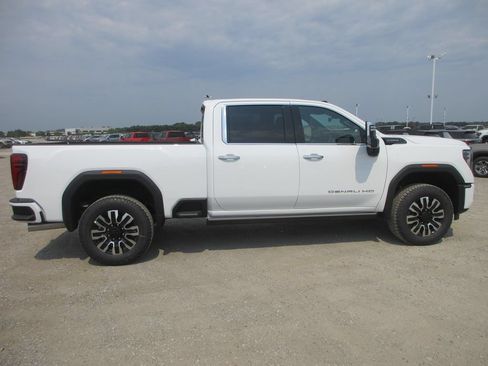 New 2026 GMC Sierra 2500 Denali Ultimate AWD/4WD image 3