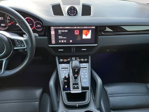 Used 2021 Porsche Cayenne image 12