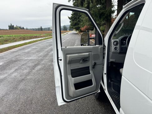 Used 2013 Ford E-250 and Econoline 250 image 22