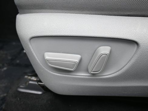 Used 2022 Toyota Highlander L image 12