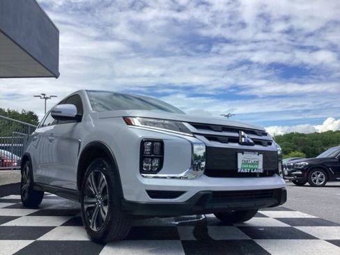 Used 2025 Mitsubishi Outlander Sport SE AWD/4WD image 4