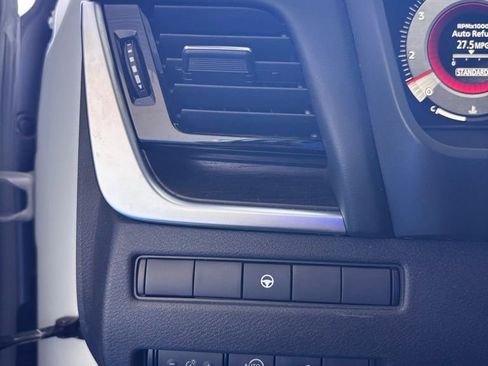 Used 2023 Nissan Rogue Platinum FWD image 21