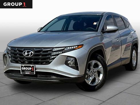 Used 2023 Hyundai Tucson SE image 1