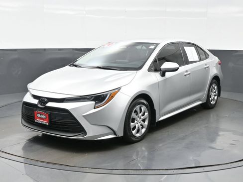 Used 2024 Toyota Corolla LE FWD image 2