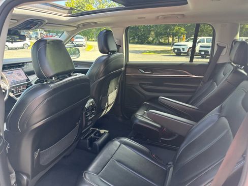 Used 2023 Jeep Grand Cherokee L Limited AWD/4WD image 14