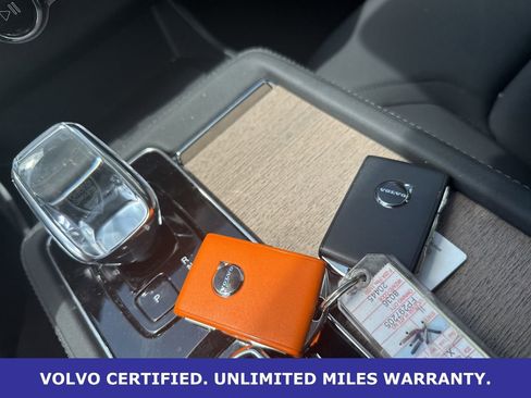 Certified 2025 Volvo XC90 B6 Plus image 27