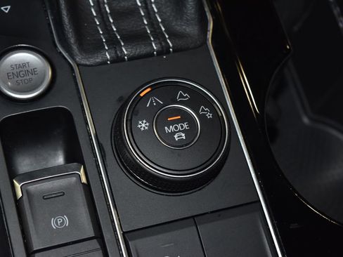 Used 2022 Volkswagen Atlas Cross Sport SEL image 18