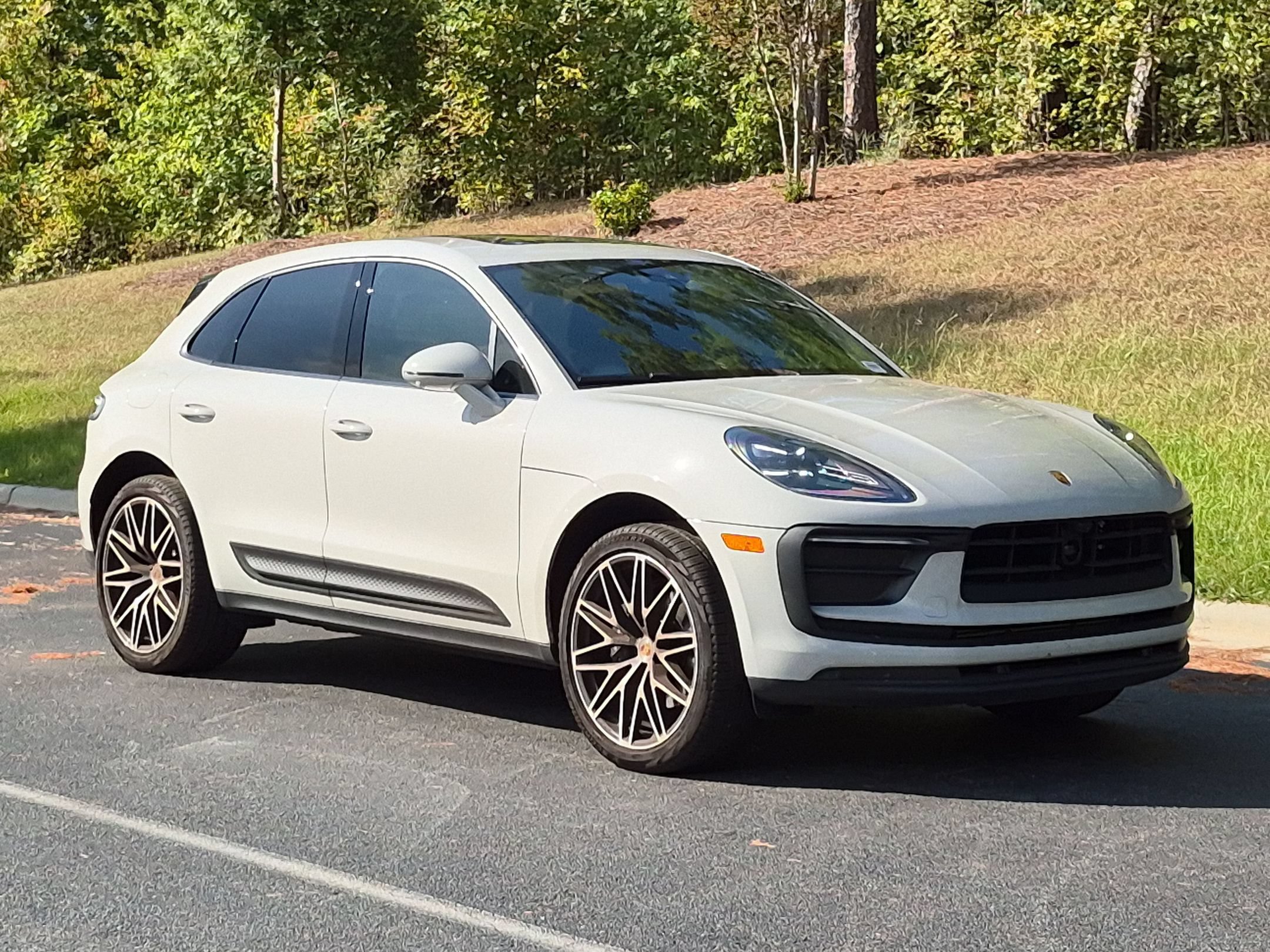Certified 2026 Porsche Macan AWD/4WD image 25