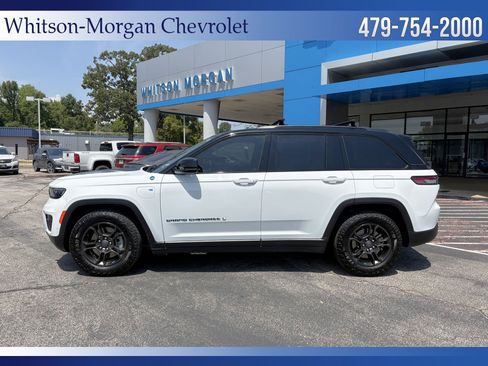 Used 2024 Jeep Grand Cherokee Trailhawk w/ Advanced Protech Group II AWD/4WD image 2