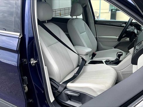 Used 2022 Volkswagen Tiguan SE AWD/4WD image 9
