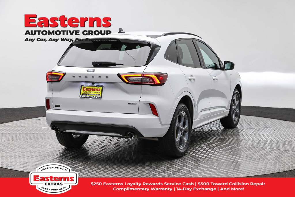 Used 2023 Ford Escape ST-Line Select AWD/4WD image 6