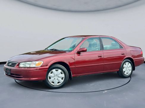 Used 2001 Toyota Camry CE FWD image 2