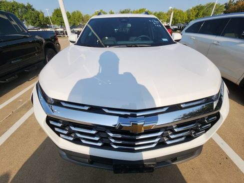 Used 2025 Chevrolet Equinox LT w/ Convenience Package II FWD image 2