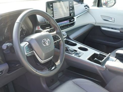 Used 2023 Toyota Sienna XSE FWD image 20