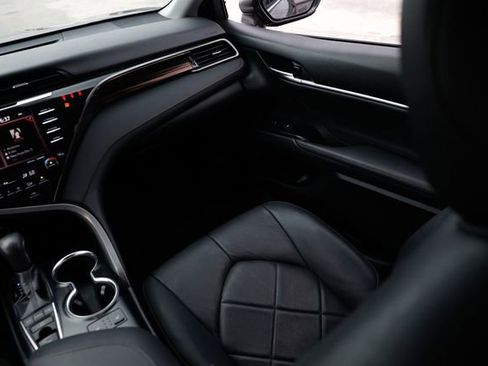 Used 2019 Toyota Camry XLE image 27