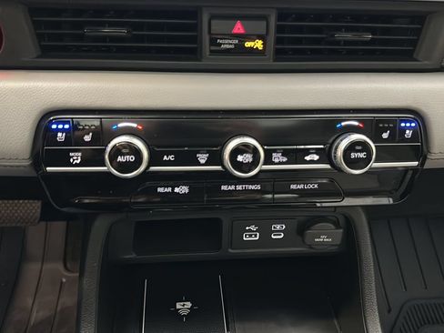 Certified 2024 Honda Pilot Elite image 40