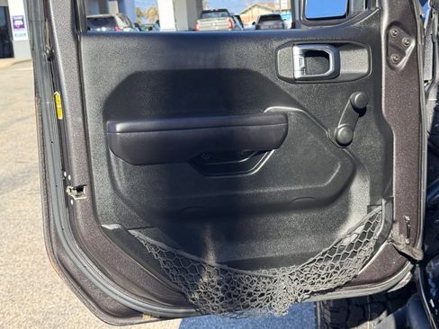 Used 2018 Jeep Wrangler Unlimited Sport image 15